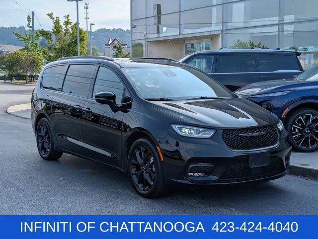 Used 2025 Chrysler Pacifica Limited FWD image 9