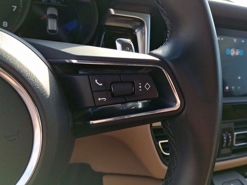 Used 2023 Porsche Macan image 22