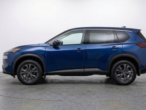 Used 2025 Nissan Rogue SV image 5