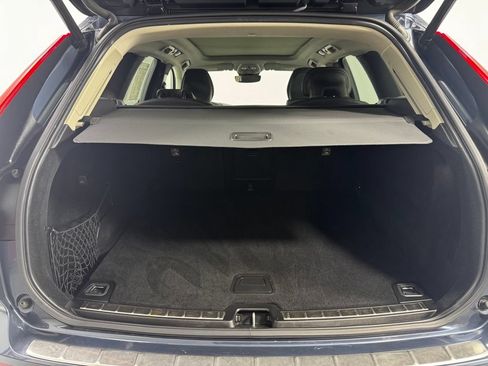 Used 2022 Volvo XC60 B5 Momentum w/ Advanced Package AWD/4WD image 16