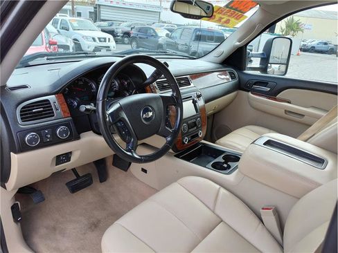 Used 2007 Chevrolet Silverado 2500 LTZ w/ EZ-Lift Tailgate Package image 4