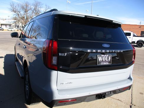 Used 2025 Ford Expedition Active image 5