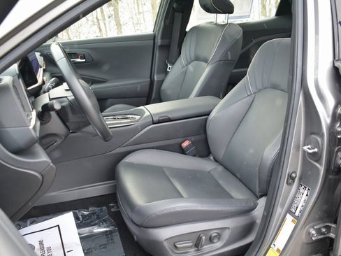 Used 2023 Toyota Crown Limited w/ Advanced Technology Package image 11