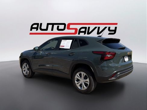Used 2025 Chevrolet Trax LS FWD image 7