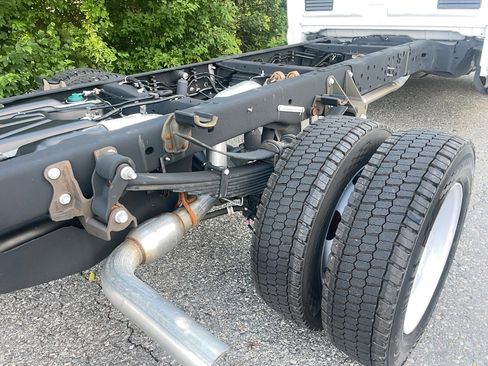 Used 2024 Ford F550 4x4 Regular Cab Super Duty image 5