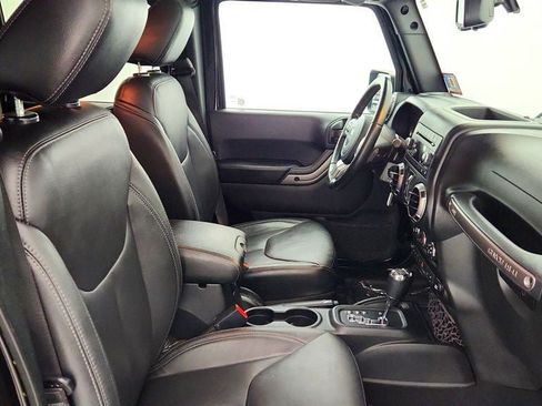 Used 2018 Jeep Wrangler Unlimited Sahara AWD/4WD image 22