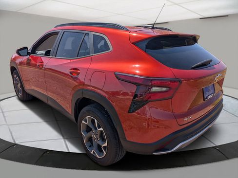 Used 2024 Chevrolet Trax LT w/ Driver Confidence Package image 3