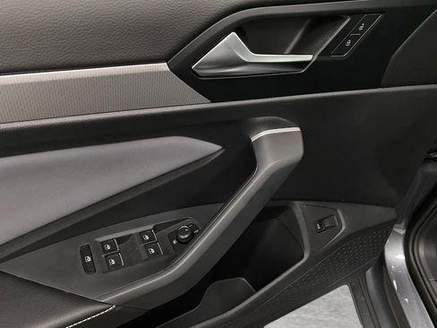 New 2025 Volkswagen Jetta SE image 28