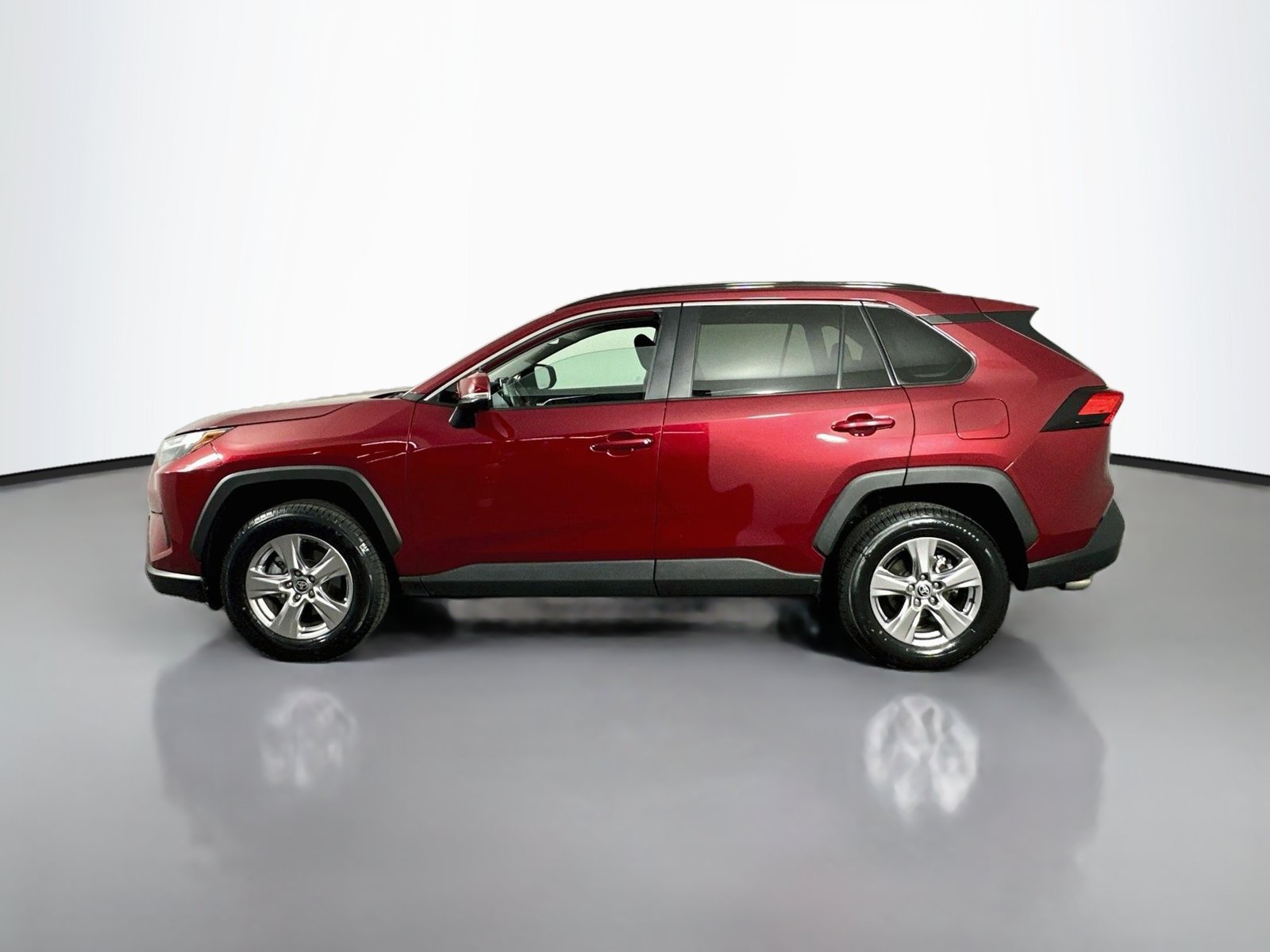 Certified 2022 Toyota RAV4 XLE w/ Convenience Package AWD/4WD image 4