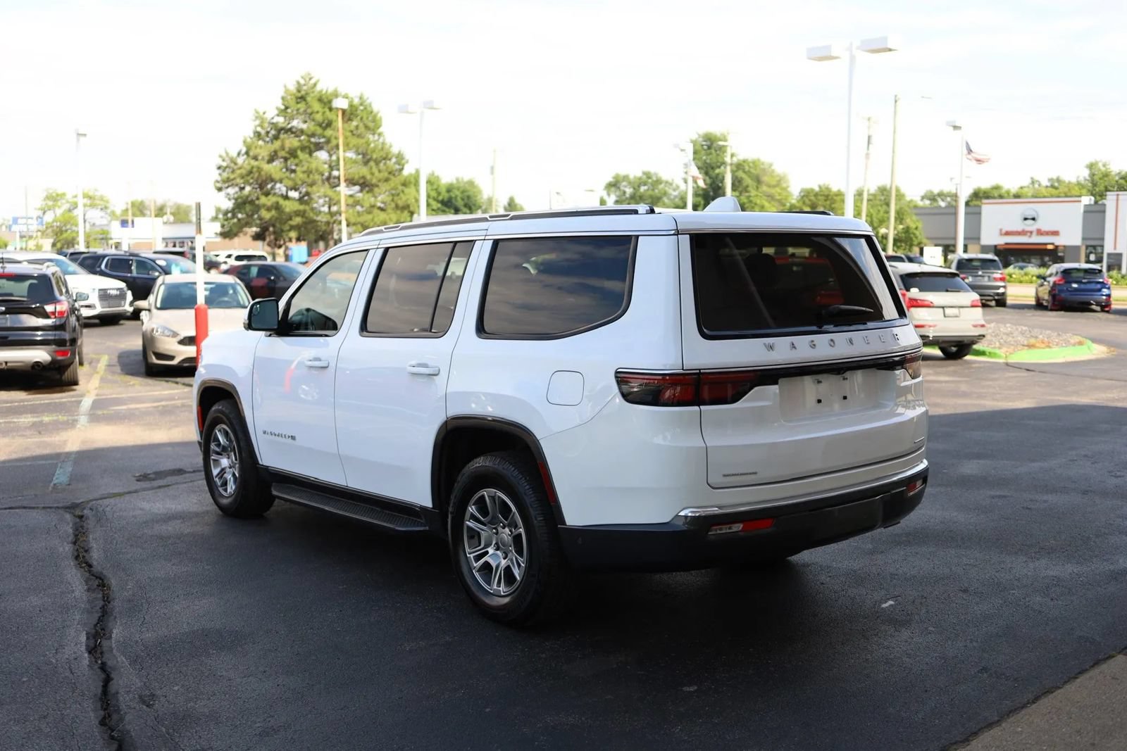 Used 2022 Jeep Wagoneer Series I w/ Convenience Group I AWD/4WD image 7
