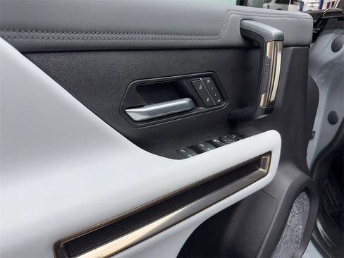 Used 2025 GMC Hummer EV 2X image 61