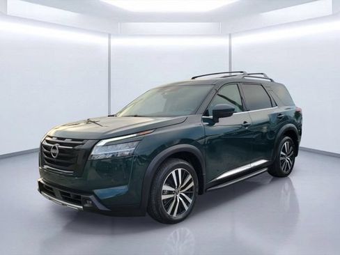 Used 2024 Nissan Pathfinder Platinum w/ Black Appearance Package FWD image 2