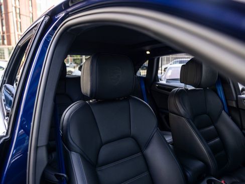 Certified 2023 Porsche Macan S AWD/4WD image 34