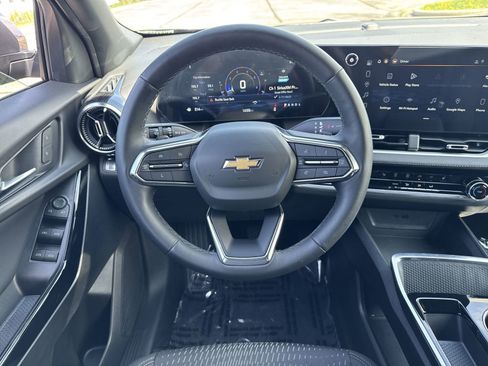 Used 2025 Chevrolet Equinox LT FWD image 19