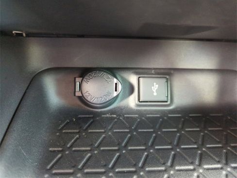 Used 2022 Toyota RAV4 LE image 27