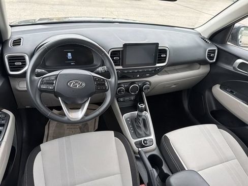 Used 2025 Hyundai Venue SEL FWD image 21
