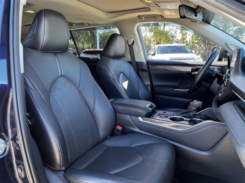 Used 2021 Toyota Highlander Limited image 25