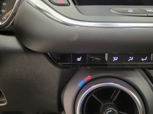 Used 2025 Chevrolet Blazer LT AWD/4WD image 9