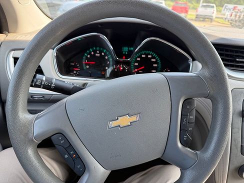 Used 2017 Chevrolet Traverse LS FWD image 10