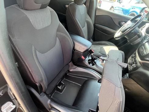 Used 2015 Jeep Cherokee Latitude w/ Cold Weather Group image 26