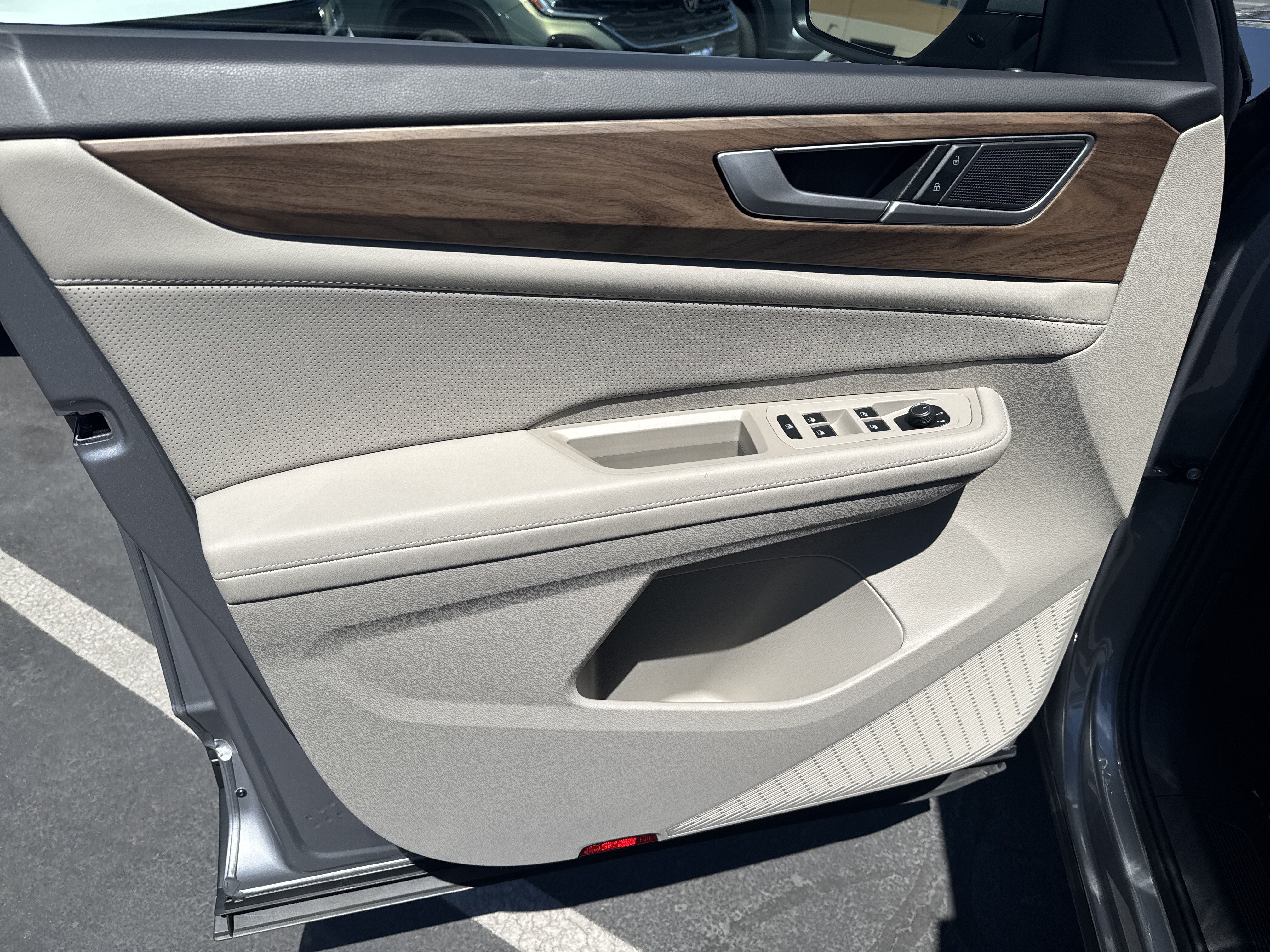 Used 2026 Volkswagen Atlas SE FWD image 13