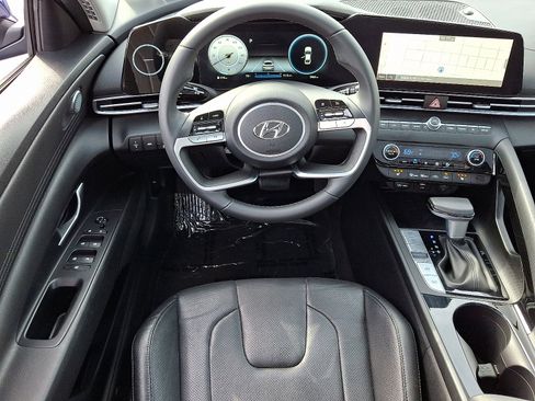 Used 2023 Hyundai Elantra Limited image 10