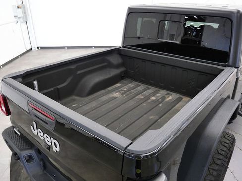 Used 2023 Jeep Gladiator Overland AWD/4WD image 36