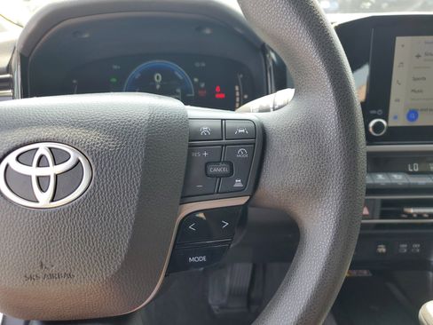 Used 2025 Toyota Camry LE FWD image 27