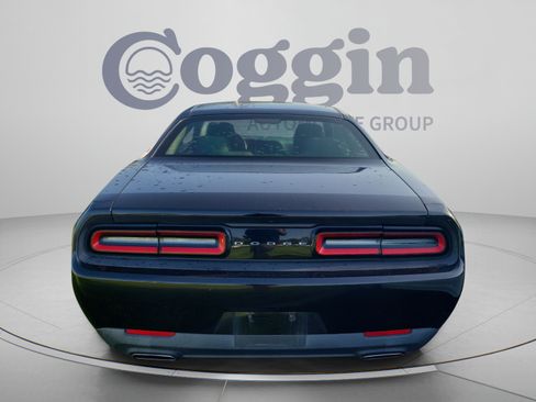Used 2016 Dodge Challenger SXT RWD image 7