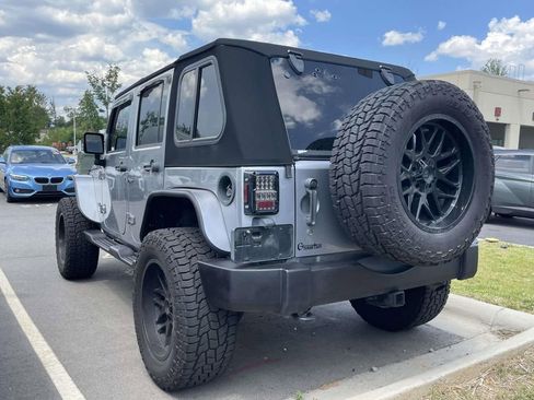 Used 2017 Jeep Wrangler Unlimited Sport AWD/4WD image 3