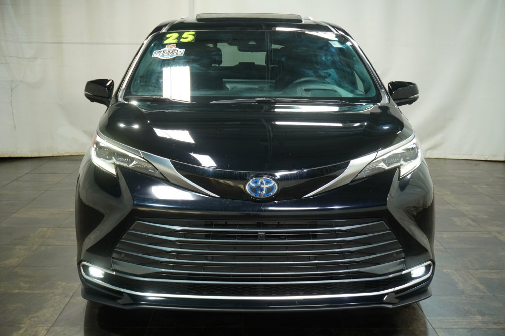 Used 2025 Toyota Sienna Platinum AWD/4WD image 10