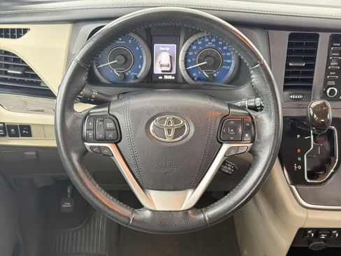 Used 2020 Toyota Sienna XLE w/ XLE Navigation Package AWD/4WD image 16