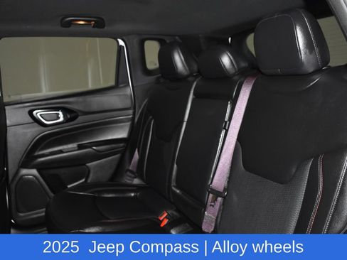 Used 2025 Jeep Compass Trailhawk AWD/4WD image 28