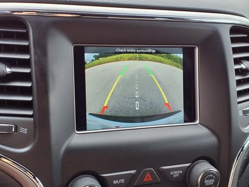 Used 2021 Jeep Grand Cherokee Laredo image 10