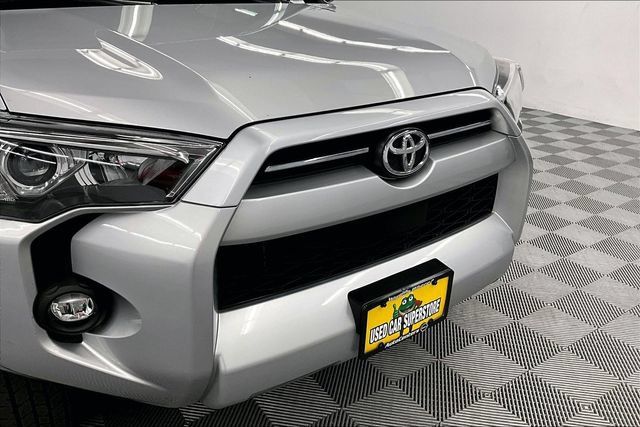 Used 2024 Toyota 4Runner SR5 AWD/4WD image 30
