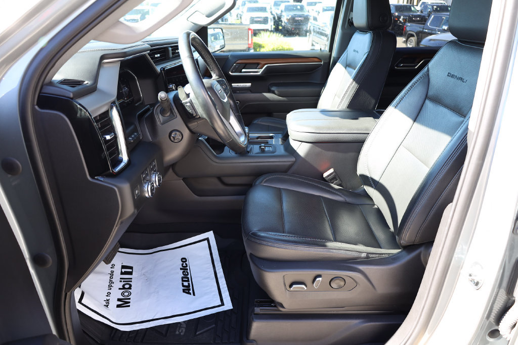 Used 2023 GMC Sierra 1500 Denali w/ Technology Package AWD/4WD image 11