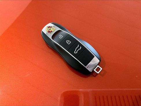 Used 2025 Porsche Macan image 35