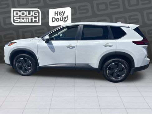 Used 2024 Nissan Rogue SV FWD image 2