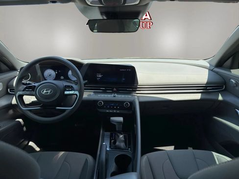 Used 2024 Hyundai Elantra SEL FWD image 16