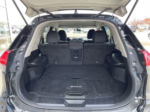 Used 2017 Nissan Rogue S w/ Appearance Package image 10