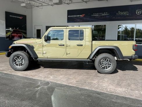 New 2025 Jeep Gladiator Mojave w/ Convenience Group image 5