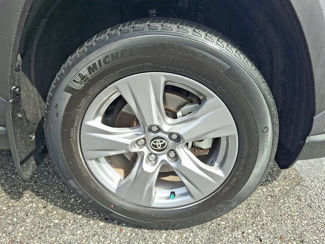 Certified 2022 Toyota RAV4 XLE w/ Convenience Package AWD/4WD image 8