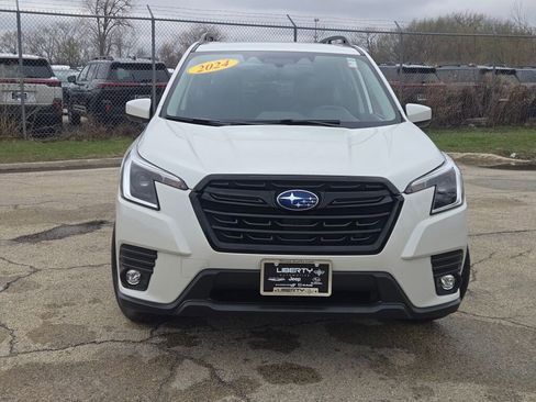 Used 2024 Subaru Forester Premium image 4