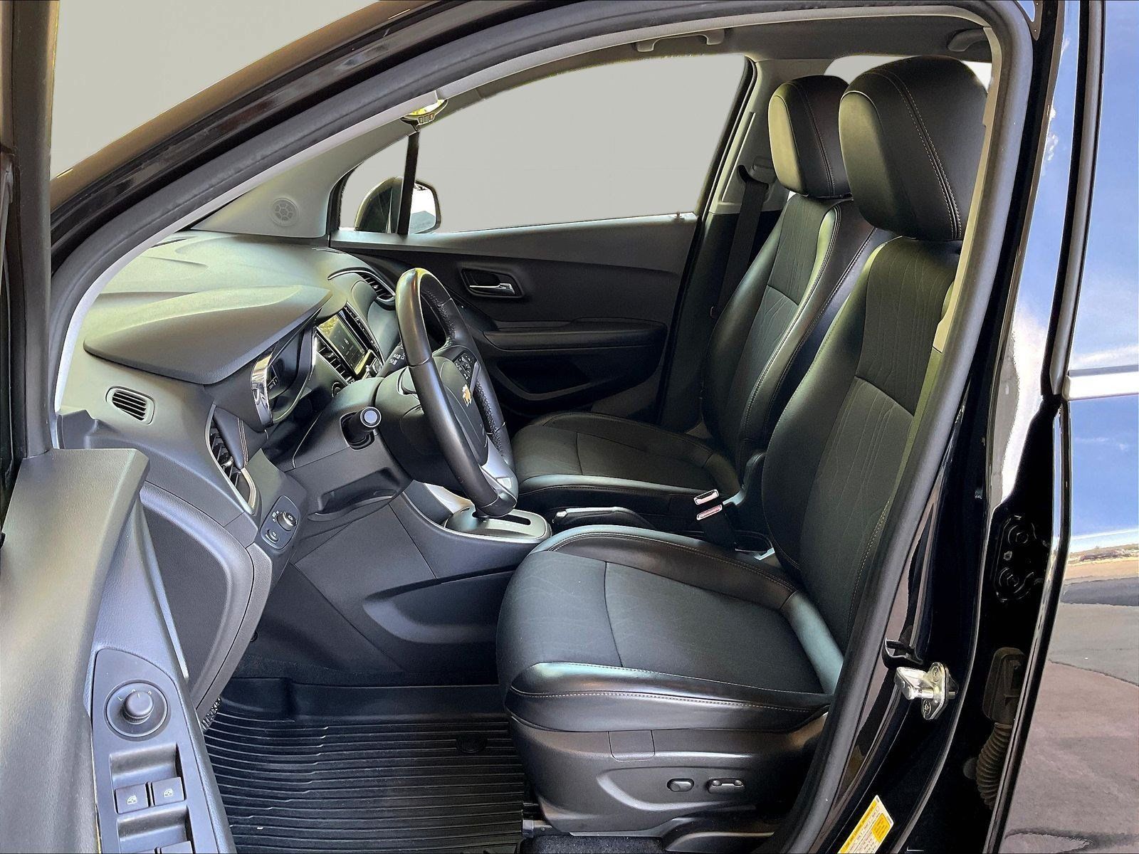 Used 2020 Chevrolet Trax LT w/ LT Convenience Package FWD image 20