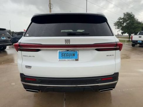 Certified 2026 Buick Enclave Preferred FWD image 7