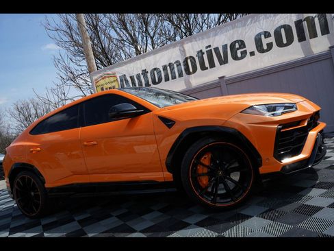 Used 2022 Lamborghini Urus AWD/4WD image 1
