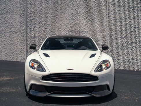 Used 2015 Aston Martin Vanquish Coupe RWD image 42