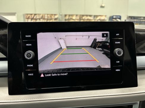 New 2025 Volkswagen Taos SE image 22