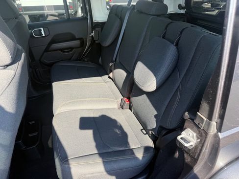 Used 2025 Jeep Wrangler Unlimited Sahara AWD/4WD image 41