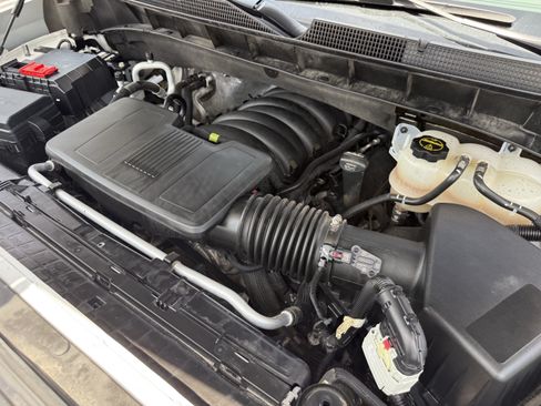 Used 2025 Chevrolet Silverado 1500 LT RWD image 30